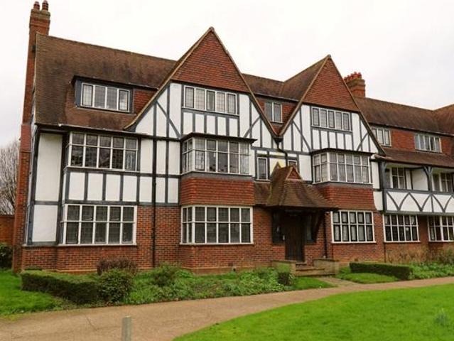 Flat for sale in London Borough of Ealing, Park Royal