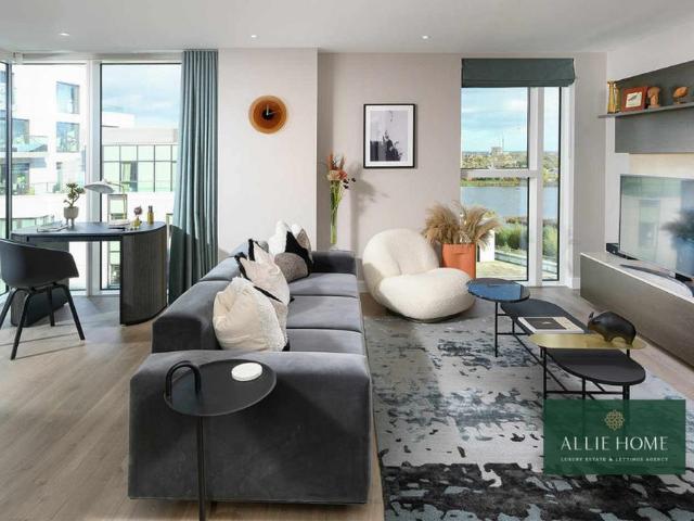 Flat for sale in Woodberry Down, Stamford Hill