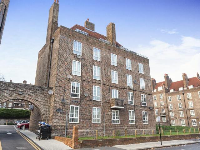 Flat for sale in Denmark Hill, Greater London