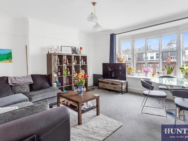 Flat for sale in West Hampstead, Greater London
