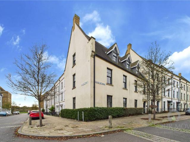 Flat for sale in Upton