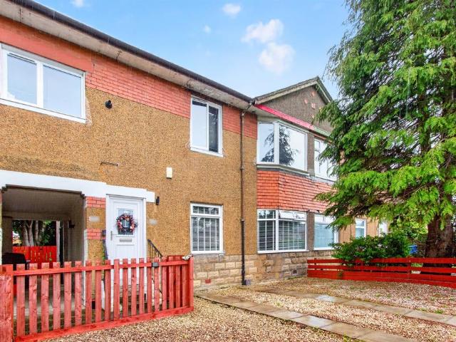 Flat for sale in Hillington, Scotland