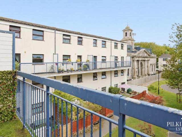 Flat for sale in Mount Wise