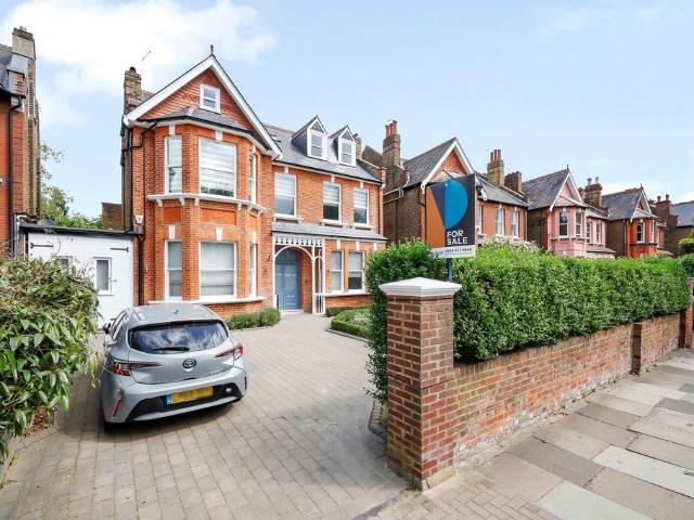 Flat for sale in Mapesbury, Greater London