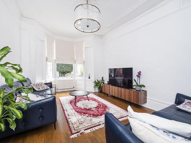 Flat for sale in Lower Clapton, Greater London