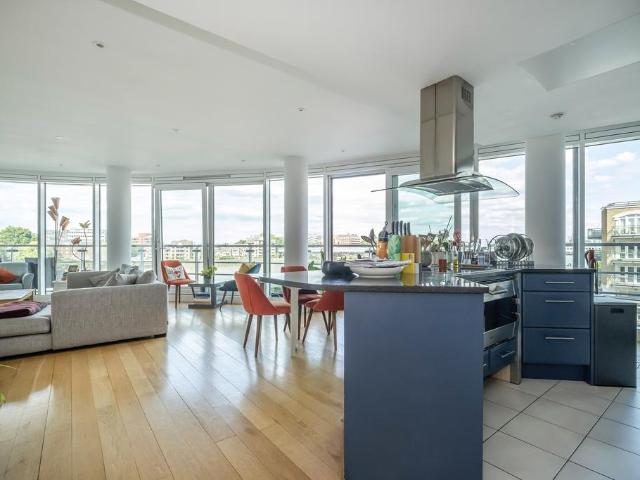 Flat for sale in Putney, Greater London