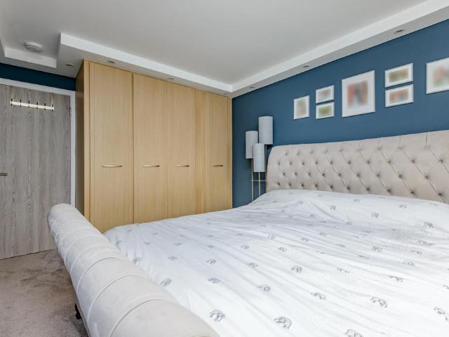 Flat for sale in Merchiston, Scotland