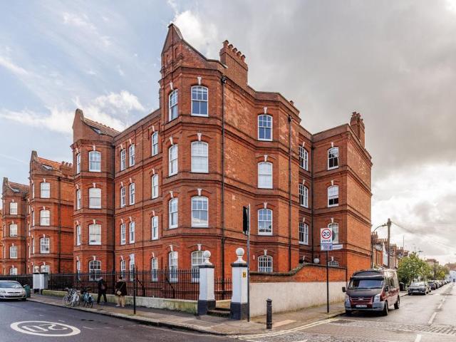 Flat for sale in West Kensington, Greater London