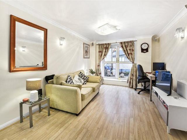 Flat for sale in City of Westminster, Greater London