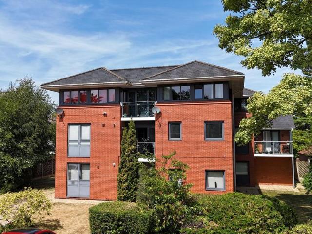 Flat for sale in Hough Green, Two Mills