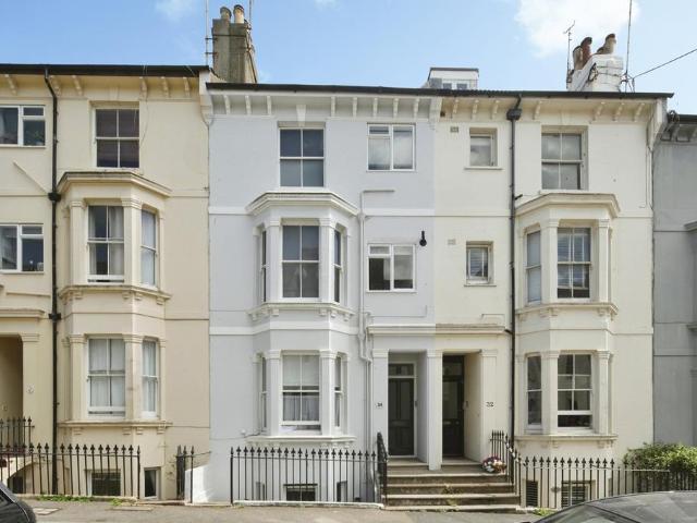 Flat for sale in Brunswick