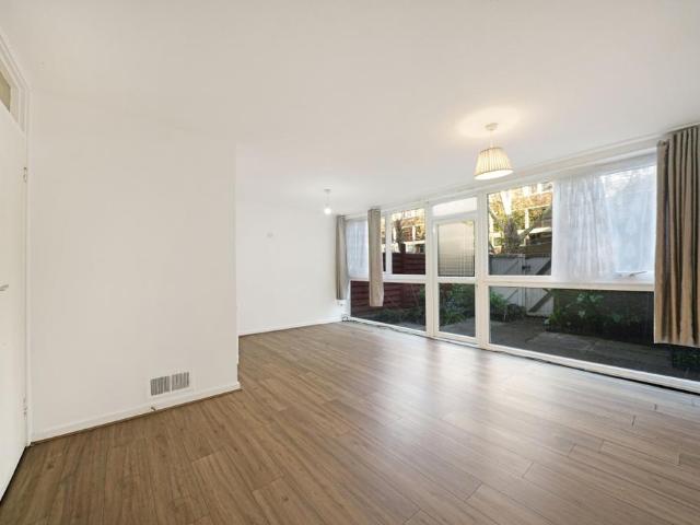 Flat for sale in London Borough of Islington, Greater London