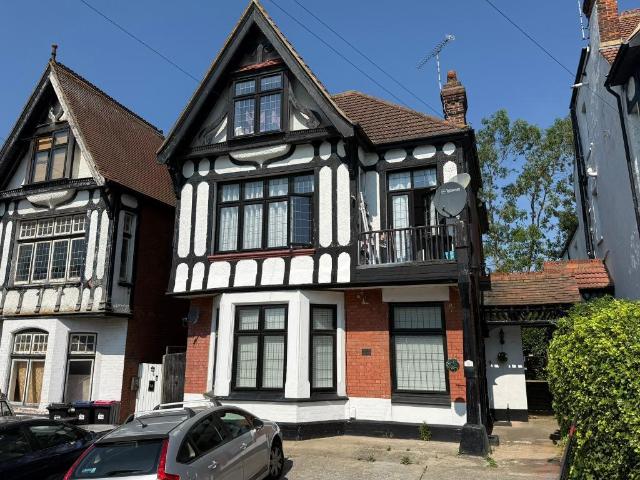 Flat for sale in Milton, Alton Barnes