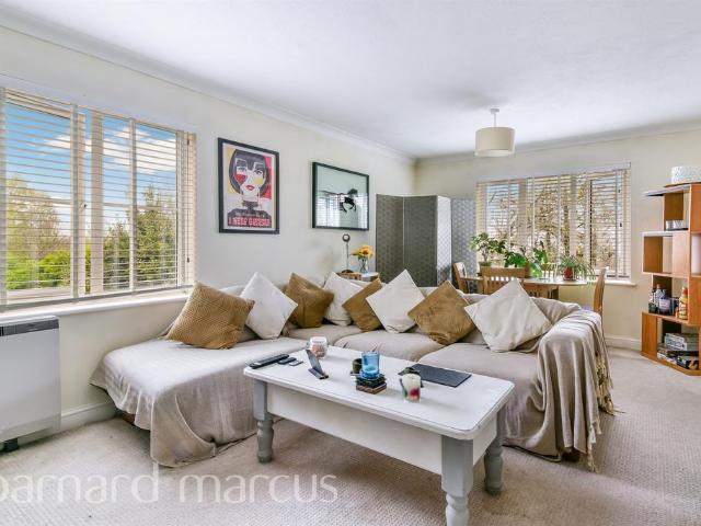 Flat for sale in Upper Sydenham, Greater London