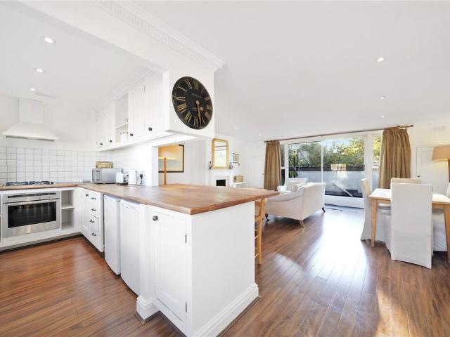 Flat for sale in Pimlico, Greater London