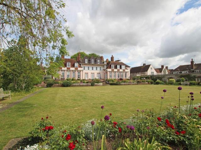 Flat for sale in Willingdon, Cross In Hand