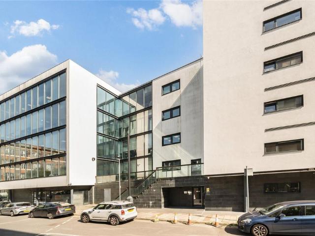 Flat for sale in Stratford Marsh, Greater London