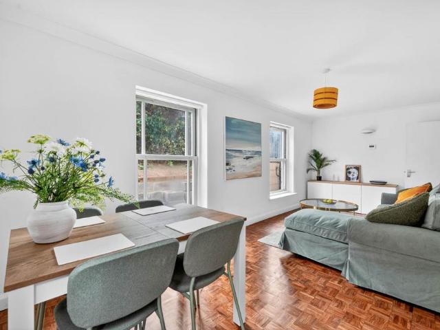 Flat for sale in Dalston, De Beauvoir Town