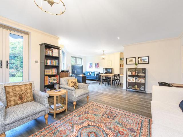 Flat for sale in Belsize Park, Greater London