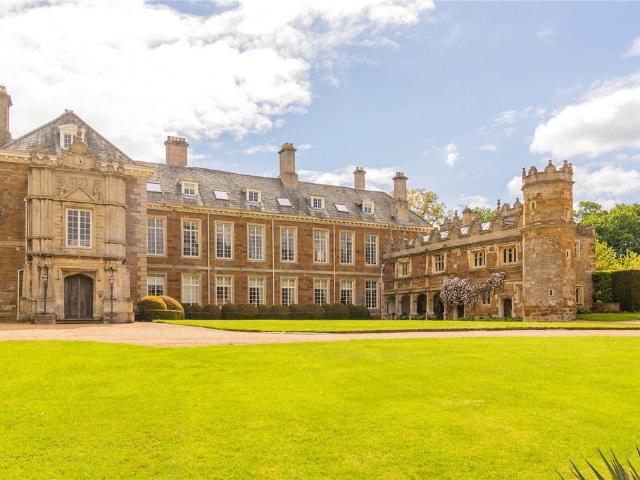 Flat for sale in Dingley