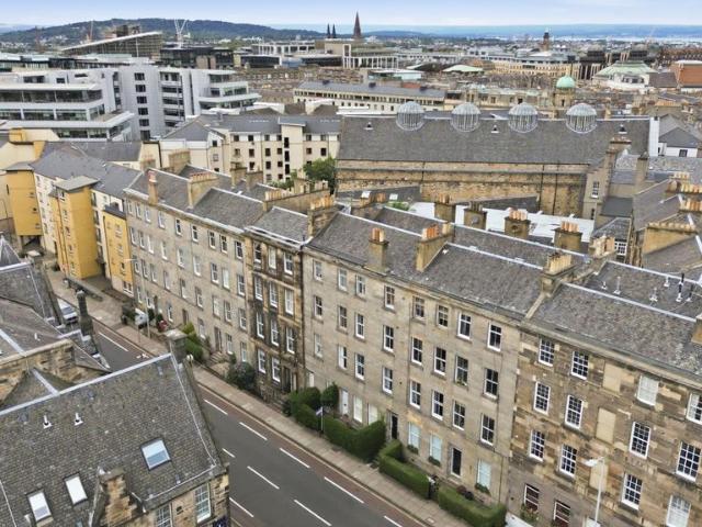 Flat for sale in Lauriston, Scotland