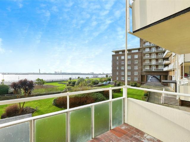 Flat for sale in Clarendon, Ash