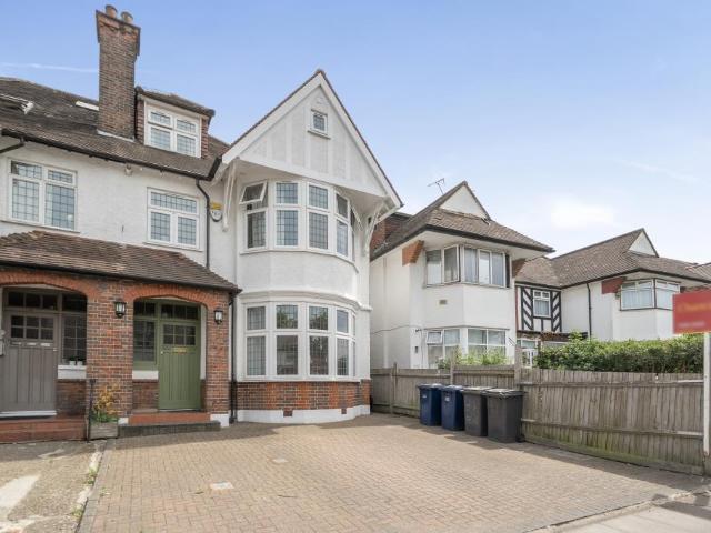 Flat for sale in Temple Fortune, Greater London