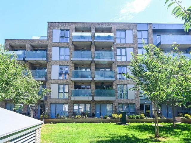 Flat for sale in Hornsey, Greater London
