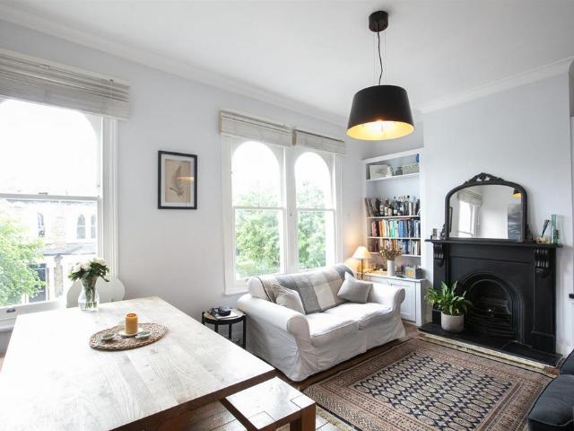 Flat for sale in Peckham, Greater London