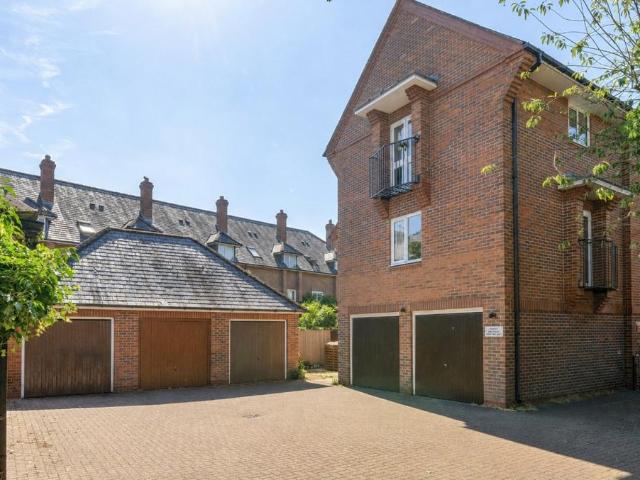 Flat for sale in Hampshire