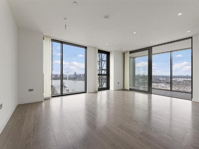 Flat for sale in Greenwich Peninsula, Greater London