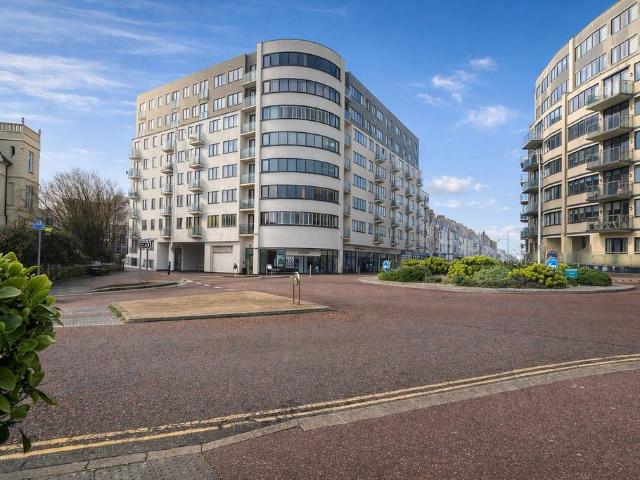 Flat for sale in Central, Heathlands
