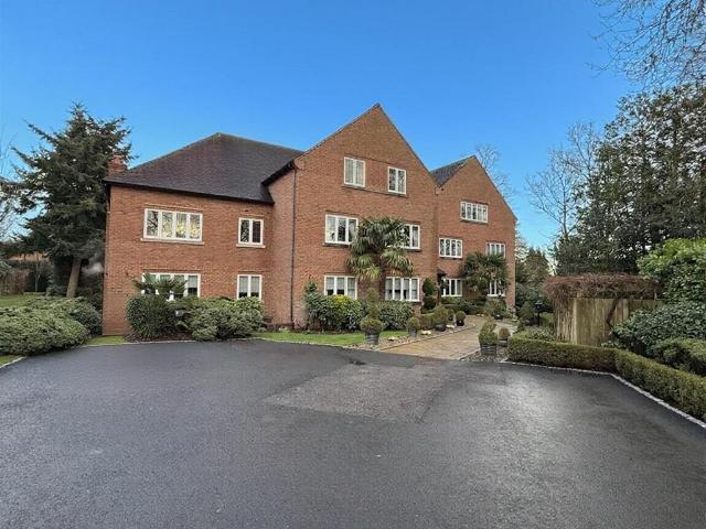 Flat for sale in Four Oaks, West Midlands