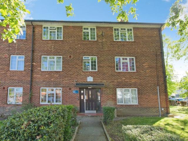 Flat for sale in Mottingham, Greater London
