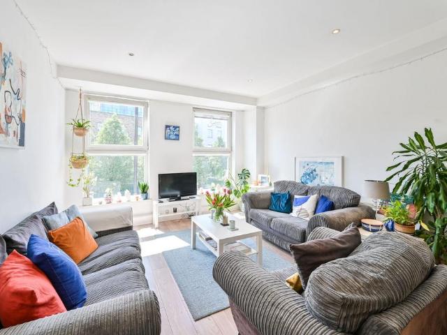 Flat for sale in Cossall Estate, Greater London