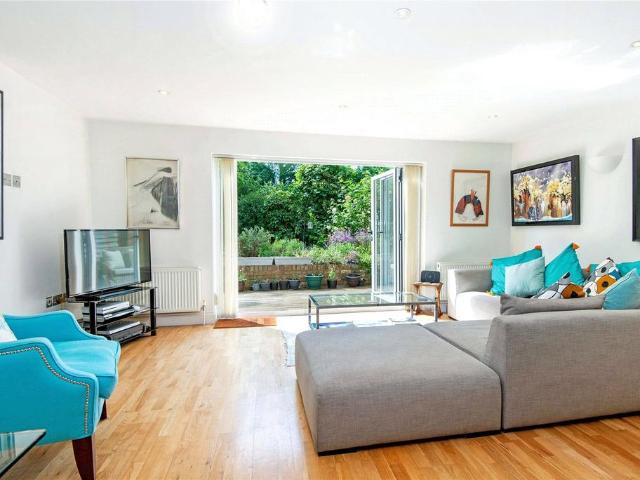 Flat for sale in South Hampstead, Greater London
