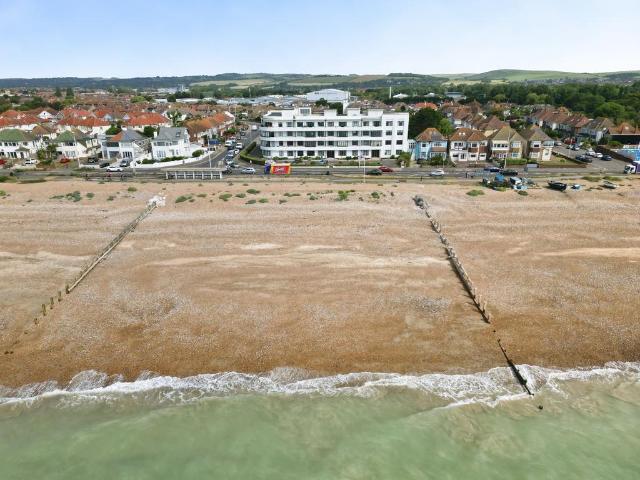 Flat for sale in Worthing, West Sussex