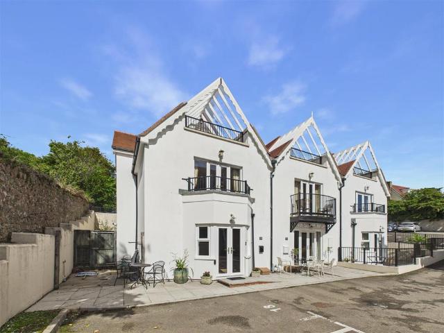Flat for sale in Tenby, Pembrokeshire