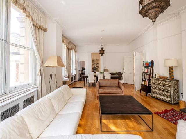Flat for sale in Westminster, Greater London