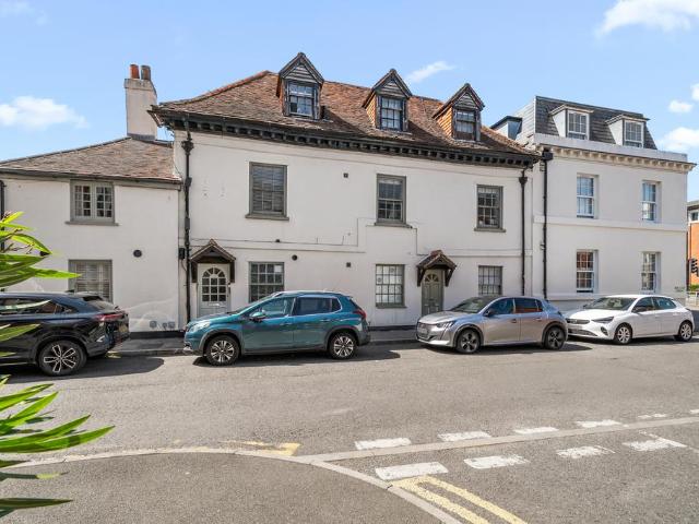 Flat for sale in Row Town, Surrey