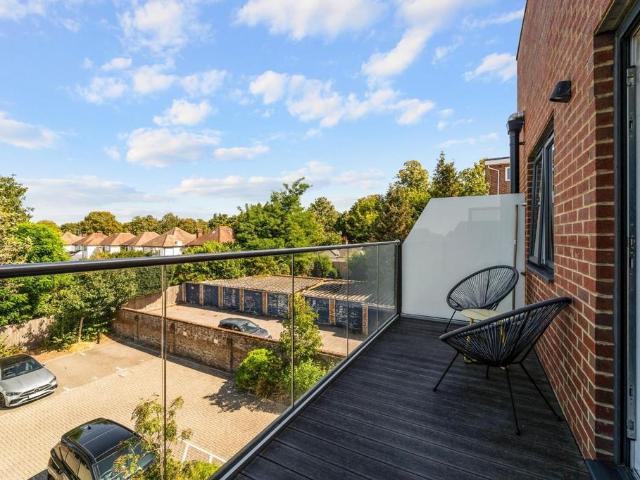 Flat for sale in Ewell, Epsom and Ewell