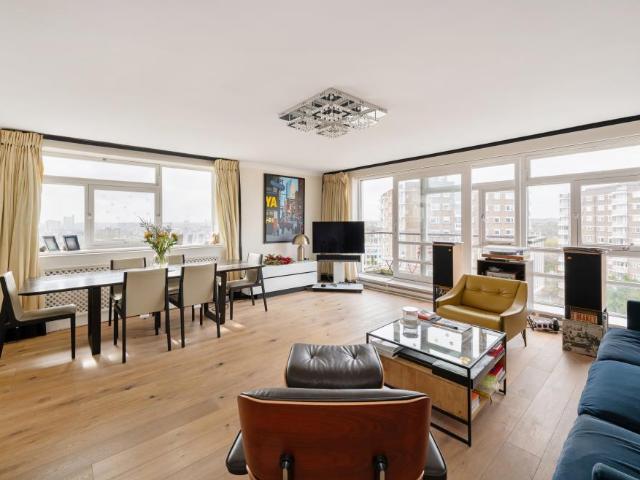 Flat for sale in Belsize Park, Greater London