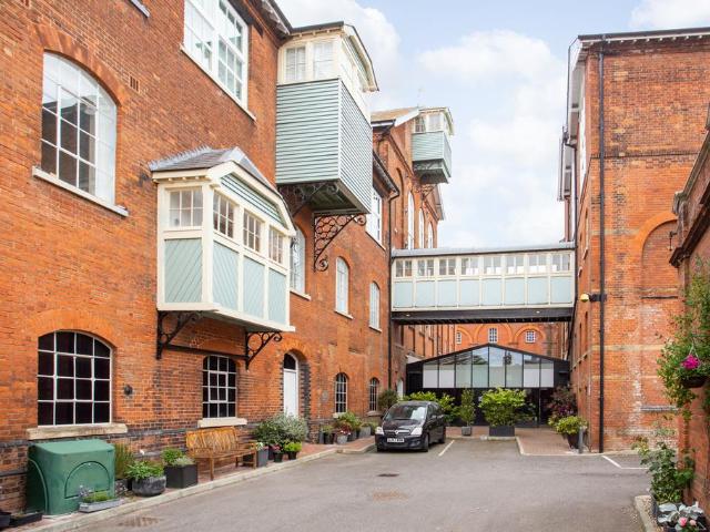 Flat for sale in Oad Street, Kent