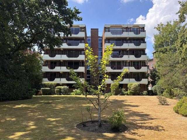 Flat for sale in Beckenham, Greater London