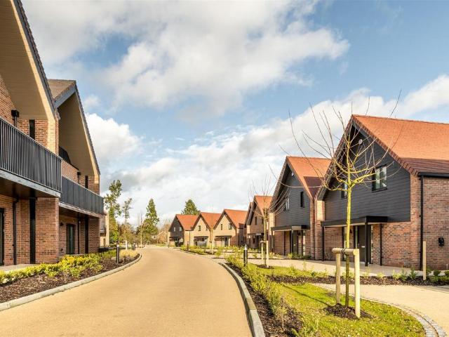 Flat for sale in Shiplake, Berrick Salome