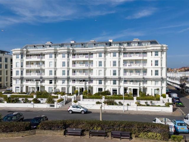 Flat for sale in Worthing, West Sussex