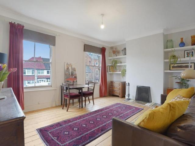 Flat for sale in Nunhead, Greater London
