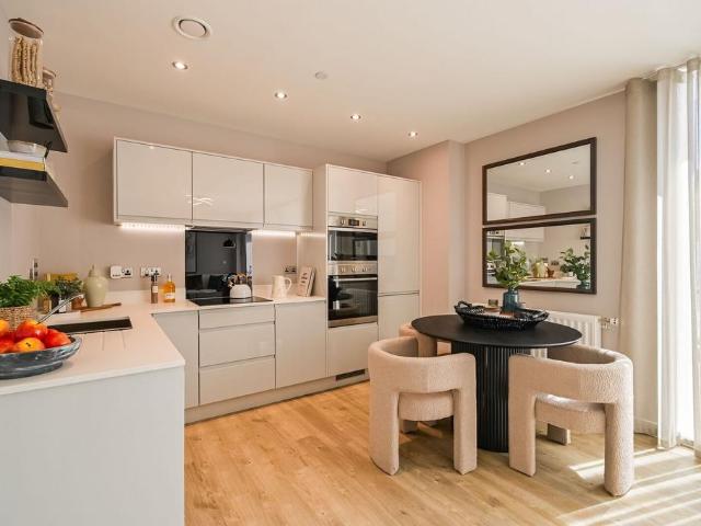 Flat for sale in New Barnet, Greater London