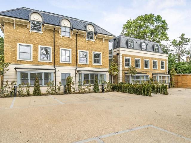 Flat for sale in Greater London