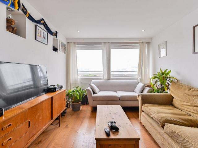Flat for sale in Clapham Junction, Greater London